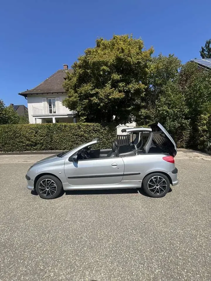 Gebraucht Peugeot 206 CC 109 PS (80 kW) 2002 Silber Cabrio