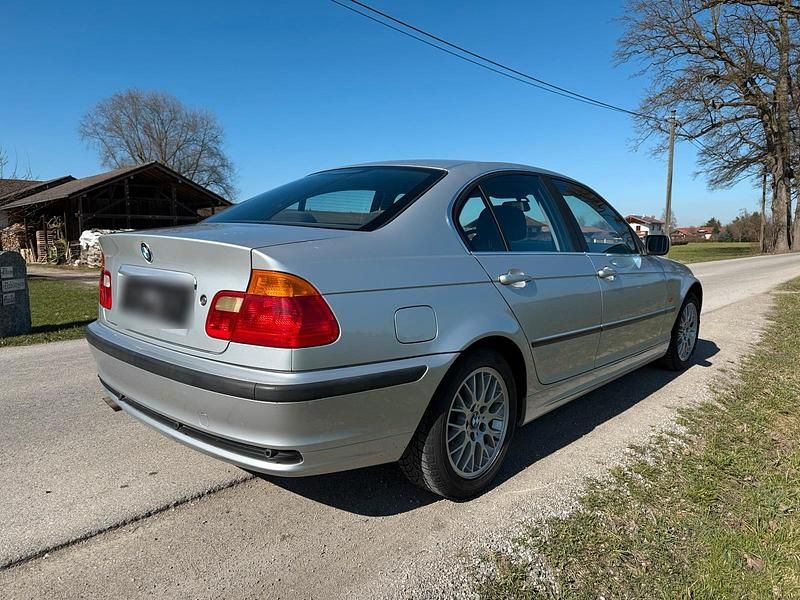 Gebraucht BMW 320 150 PS (110 kW) 1998 Silber Limousine