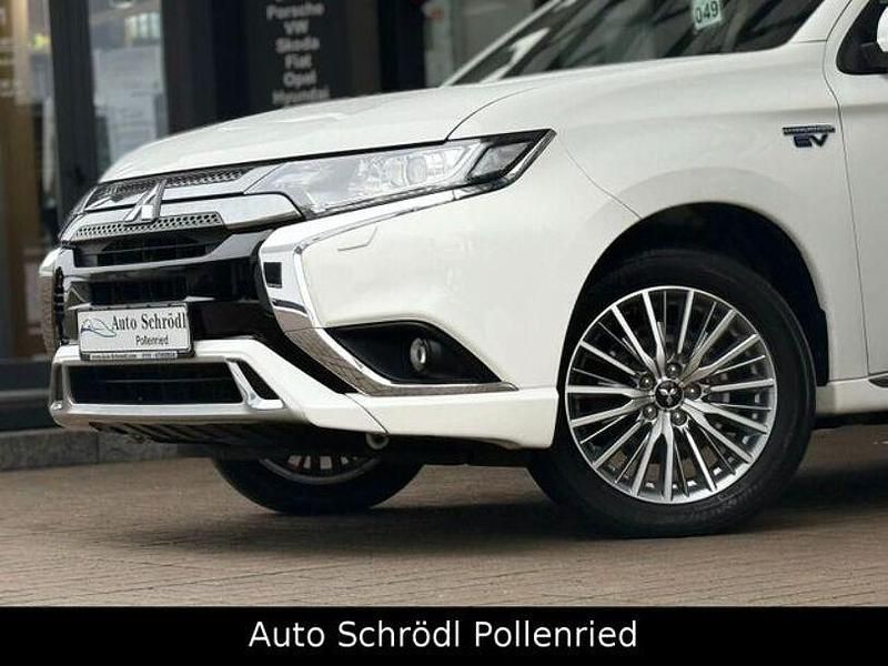 Gebraucht Mitsubishi Outlander P-HEV Spirit 224 PS (164 kW) 2021 Weiß SUV