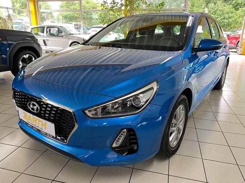 Blau Gebraucht 2017 Hyundai i30 Select Kombi | 13.990 € (Fairer Preis) - Bild 1/4