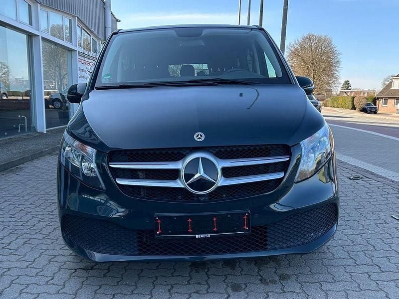 Gebraucht Mercedes V220 163 PS (119 kW) 2021 Grün Van / Kleinbus