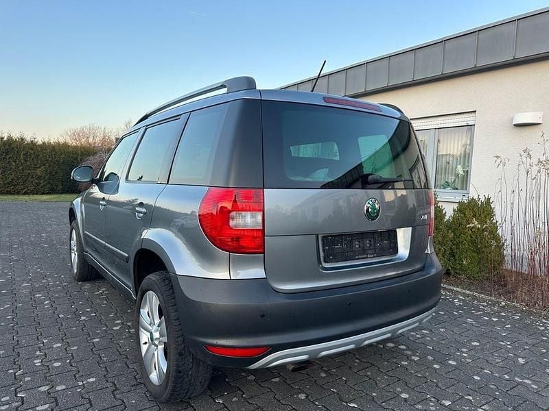 Gebraucht Skoda Yeti Ambition 105 PS (77 kW) 2012 Silber SUV