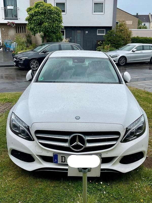 Weiß Gebraucht 2016 Mercedes C200 Limousine | 18.700 € (Superpreis) - Bild 1/4