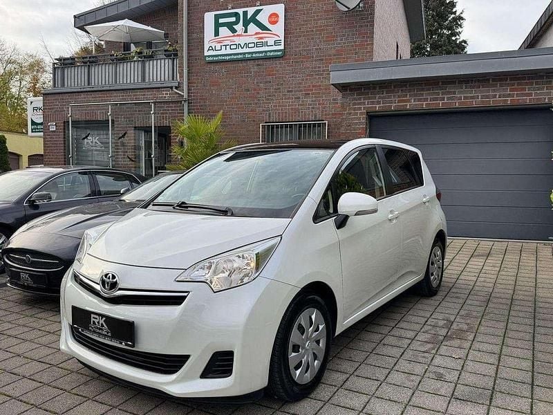 Weiß Gebraucht 2014 Toyota Verso-S Life Van / Kleinbus | 7.500 € (Fairer Preis) - Bild 1/4