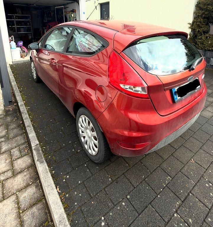Gebraucht Ford Fiesta Ambiente 60 PS (44 kW) 2009 Rot Kleinwagen