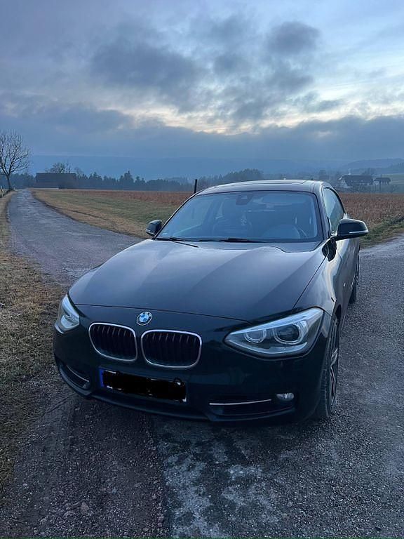 Gebraucht BMW 118 Sport Line 170 PS (125 kW) 2013 Schwarz Kleinwagen