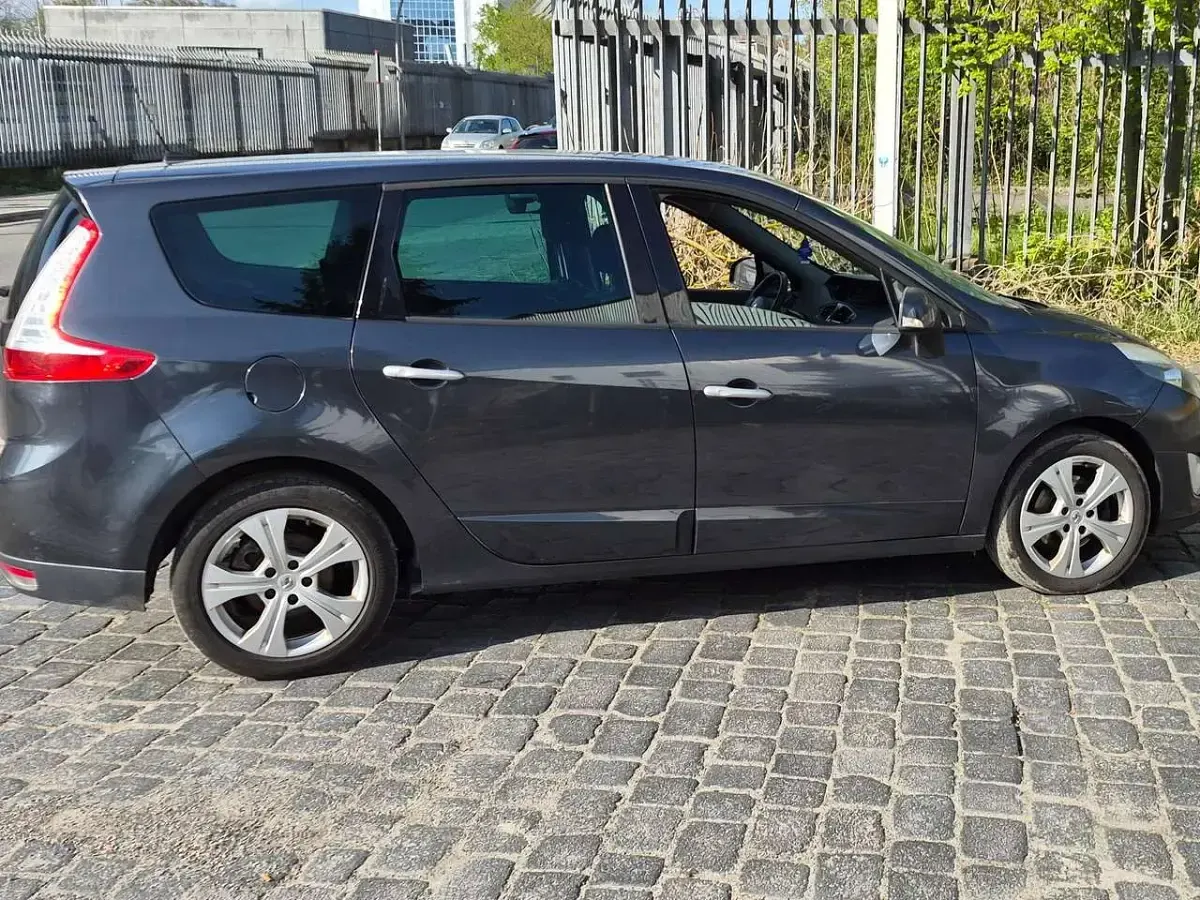 Gebraucht Renault Scénic III Expression 131 PS (96 kW) 2011 Schwarz Kombi