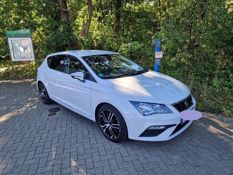 Weiß Gebraucht 2017 Seat Leon FR Limousine | 12.350 € (Fairer Preis) - Bild 1/4