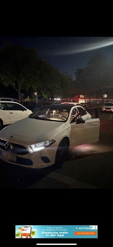 Weiß Gebraucht 2020 Mercedes A180 Style Limousine | 24.000 € (Etwas zu teuer) - Bild 1/4