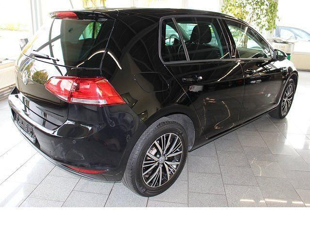 Second-hand VW Golf VII Allstar 110 CP (80 kW) 2016 Negru Berlinǎ