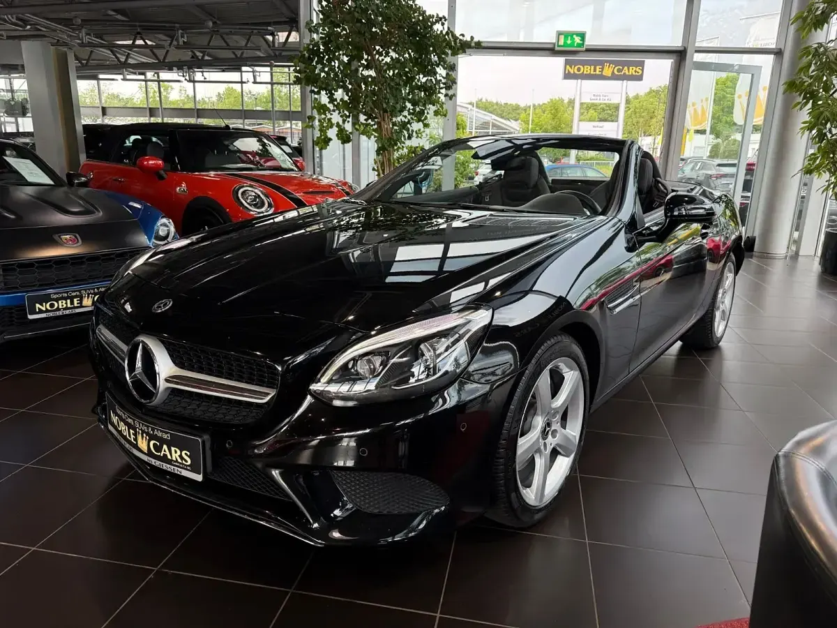Gebraucht Mercedes SLC200 184 PS (135 kW) 2019 Obsidianschwarz (metallic) Cabrio