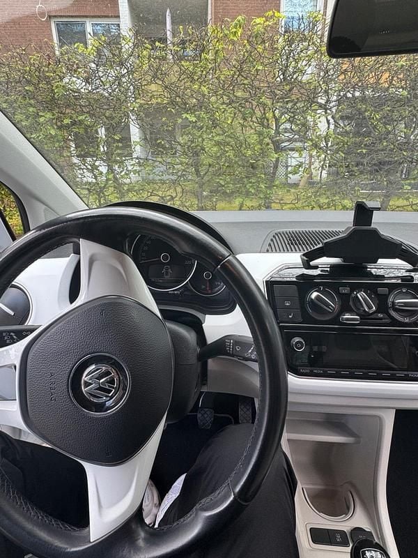 Second-hand VW up! 60 CP (44 kW) 2018 Alb Hatchback