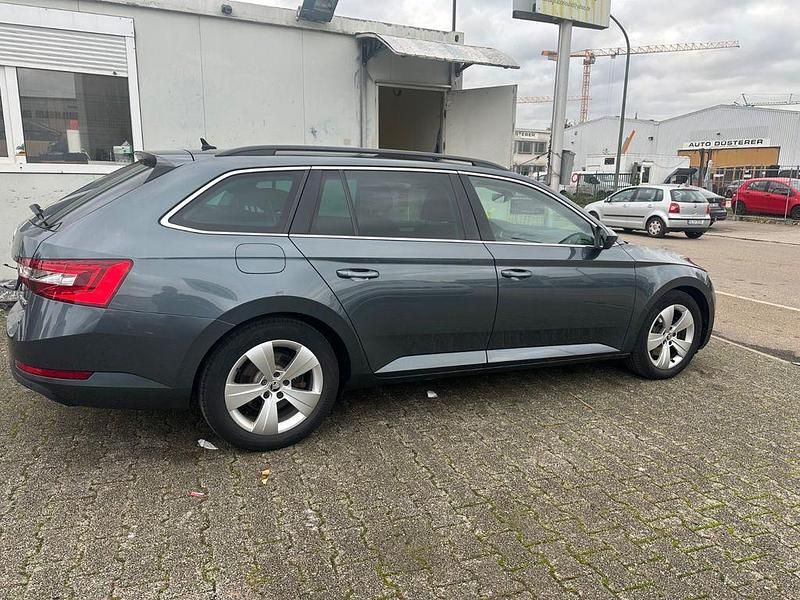 Gebraucht Skoda Superb Ambition 190 PS (139 kW) 2019 Grau Kombi