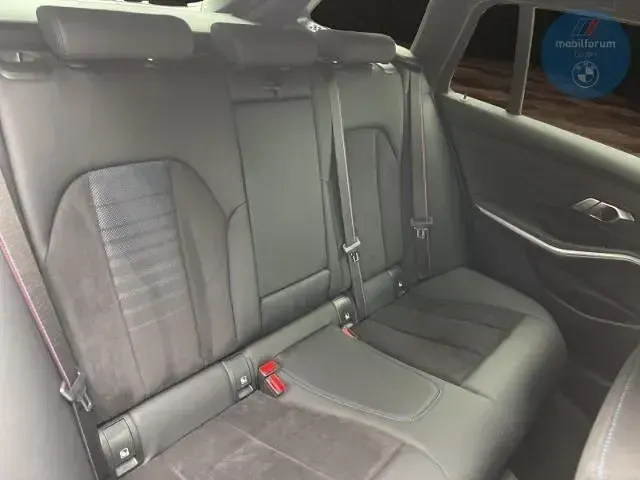 Gebraucht BMW 330e M Sport 292 PS (214 kW) 2022 Weiß Limousine