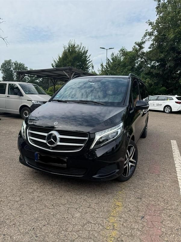 Schwarz Gebraucht 2019 Mercedes V250 Van / Kleinbus | 44.900 € - Bild 1/4