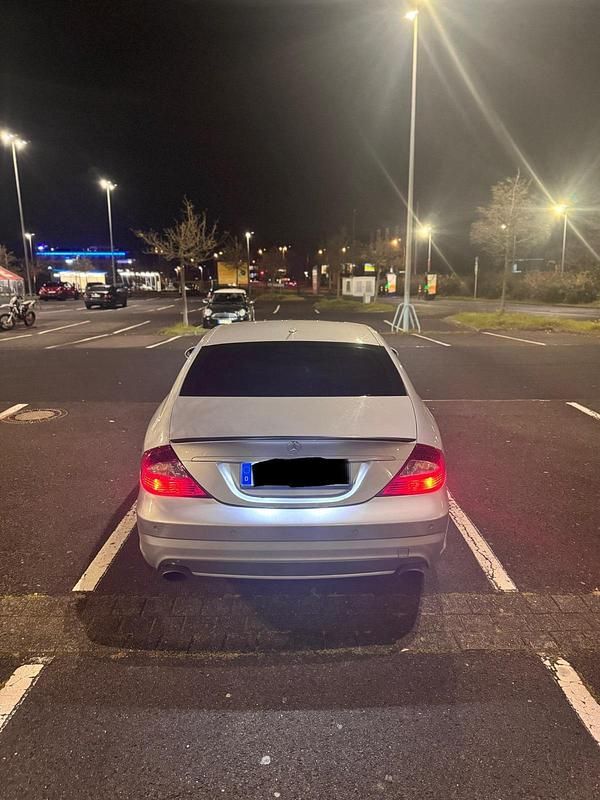 Silber Gebraucht 2007 Mercedes CLS320 AMG line Coupé | 8.500 € (Fairer Preis) - Bild 1/4