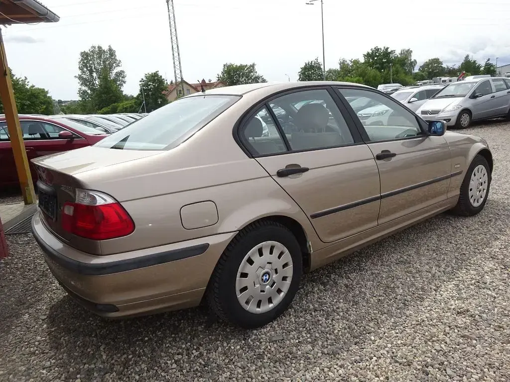 Gebraucht BMW 318 118 PS (86 kW) 2000 Gold Limousine
