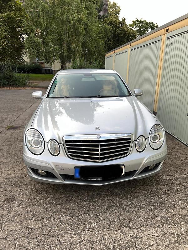 Second-hand Mercedes E200 184 CP (135 kW) 2008 Gri Berlinǎ