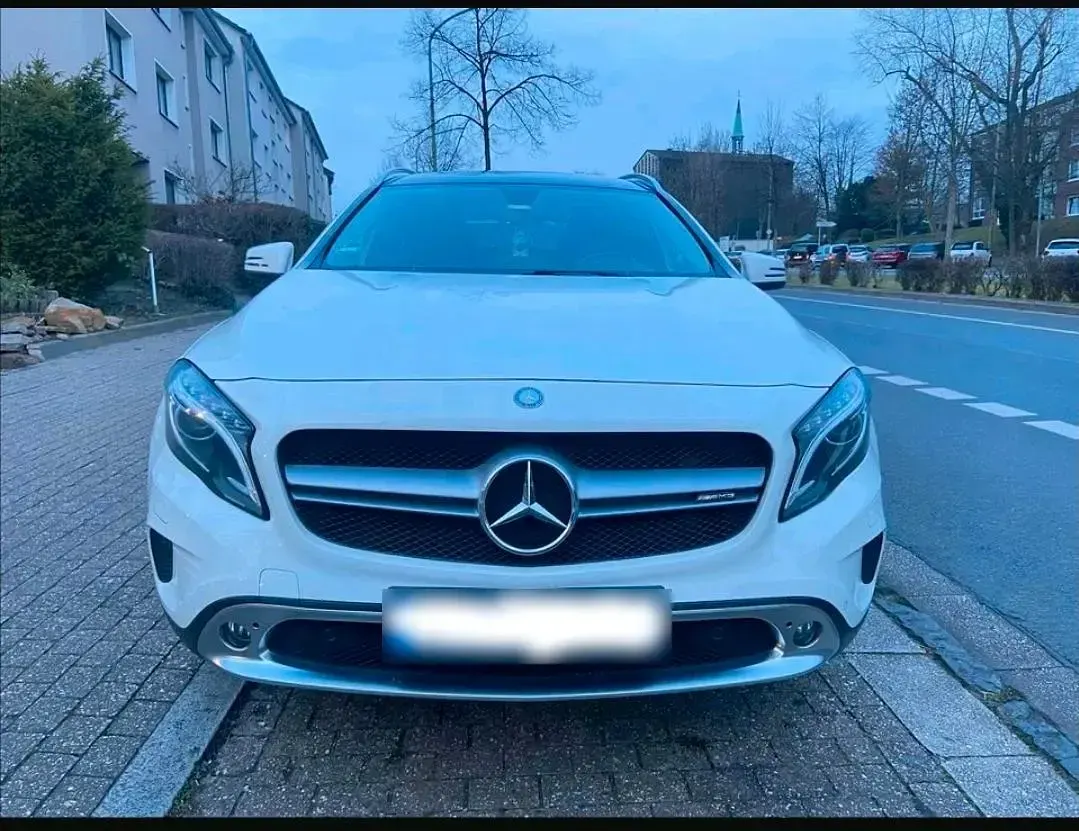 Gebraucht Mercedes GLA200 AMG 156 PS (114 kW) 2016 Weiß SUV
