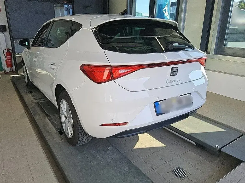 Gebraucht Seat Leon Style 110 PS (80 kW) 2024 Weiß Limousine