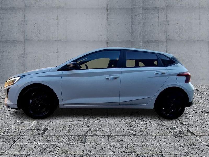Gebraucht Hyundai i20 Blackline 90 PS (66 kW) 2026 Atlas white Limousine