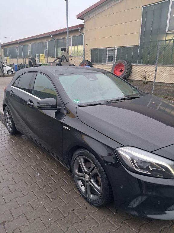 Schwarz Gebraucht 2016 Mercedes A220 Limousine | 13.990 € (Etwas zu teuer) - Bild 1/4