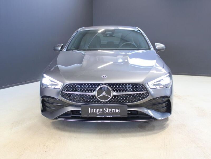 Gebraucht Mercedes CLA200 Advanced 163 PS (119 kW) 2024 Metalliclack mountaingrau Coupé