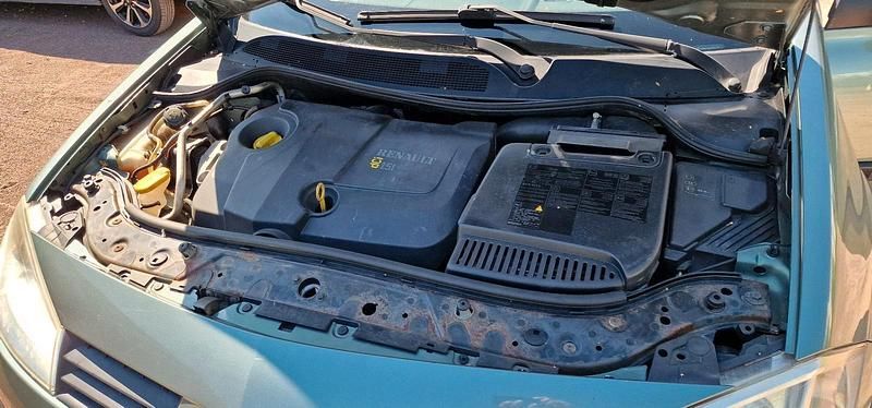 Grün Gebraucht 2003 Renault Mégane II Limousine | 500 € - Bild 1/4