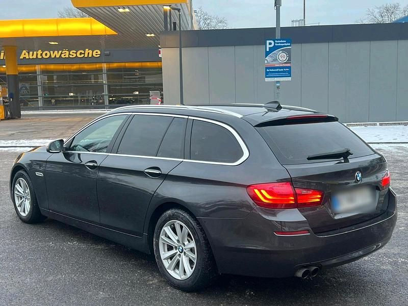 Gebraucht BMW 518 150 PS (110 kW) 2016 Grau Kombi