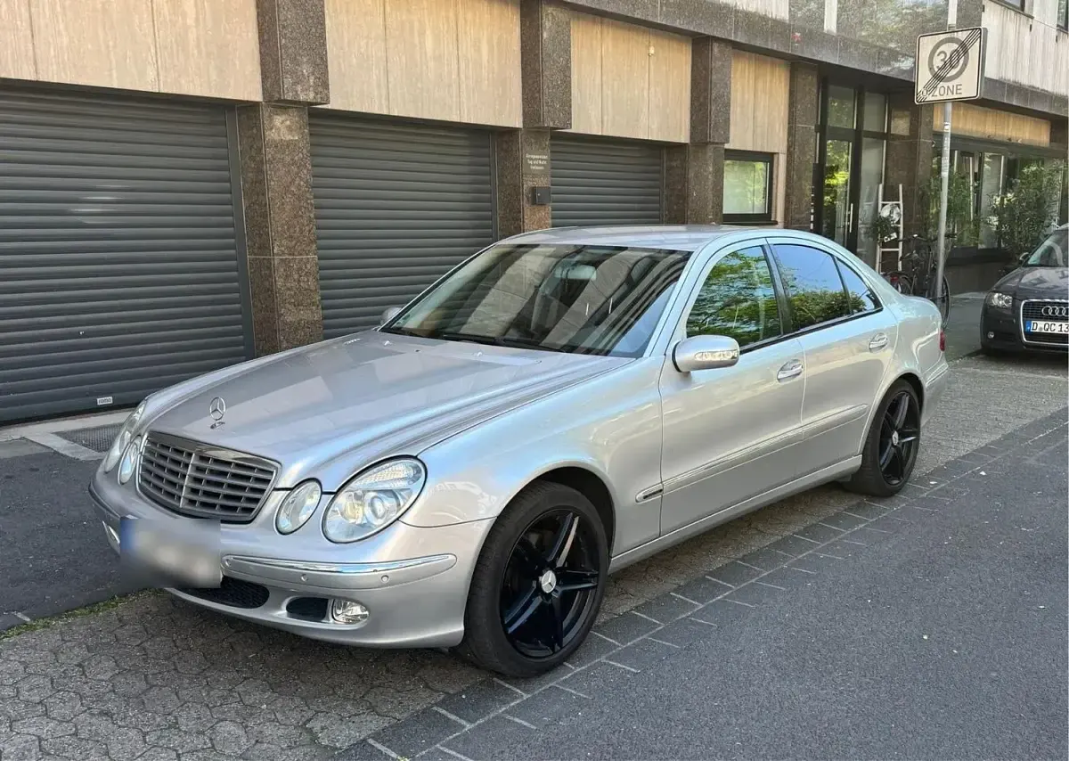 Gebraucht Mercedes E200 Elegance 122 PS (89 kW) 2003 Silber Limousine