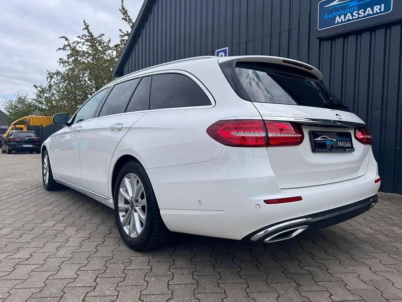 Gebraucht Mercedes E220 Avantgarde 194 PS (142 kW) 2017 Weiß Limousine