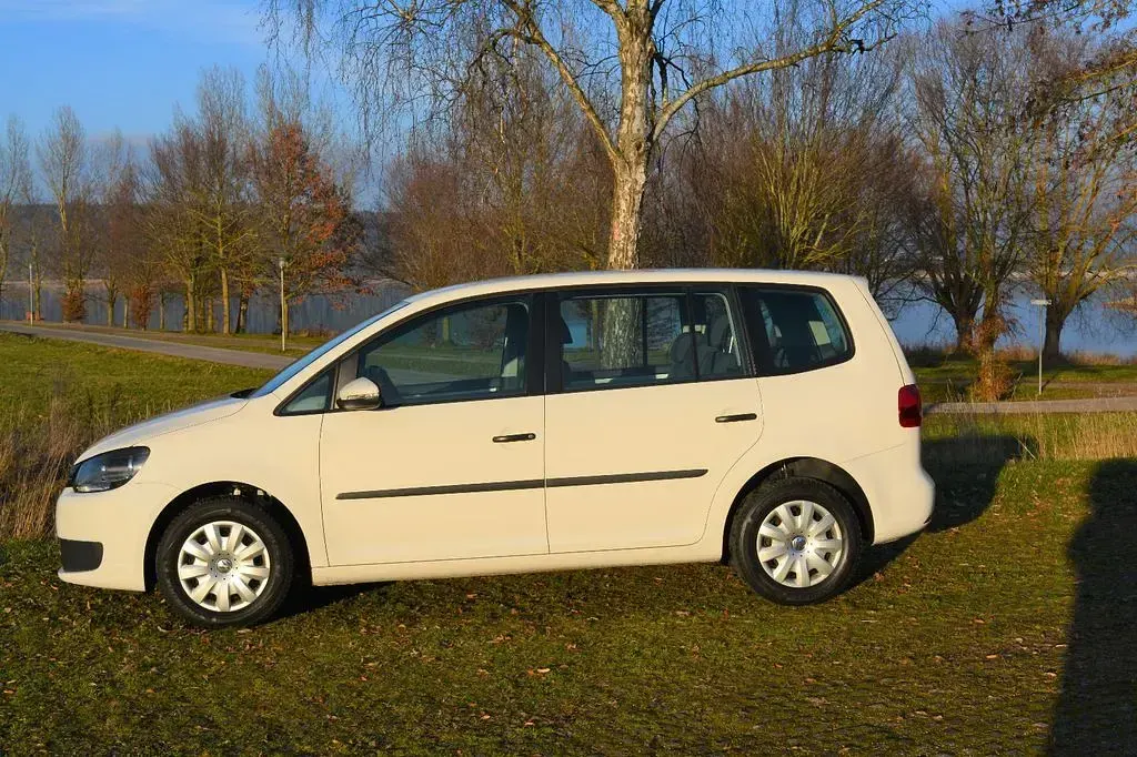 Gebraucht VW Touran Comfortline 105 PS (77 kW) 2012 Weiß Van / Kleinbus