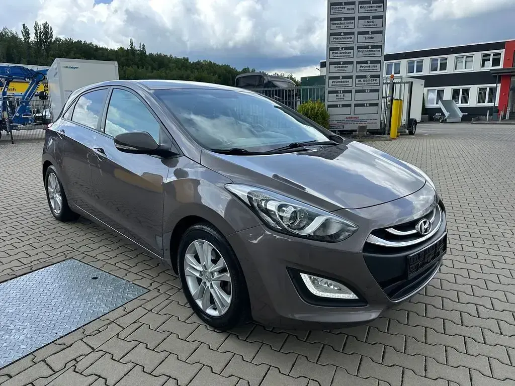 Gebraucht Hyundai i30 110 PS (80 kW) 2014 Grau Limousine