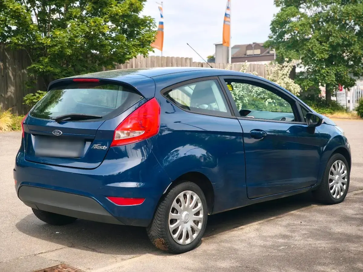 Gebraucht Ford Fiesta 60 PS (44 kW) 2010 Blau Kleinwagen