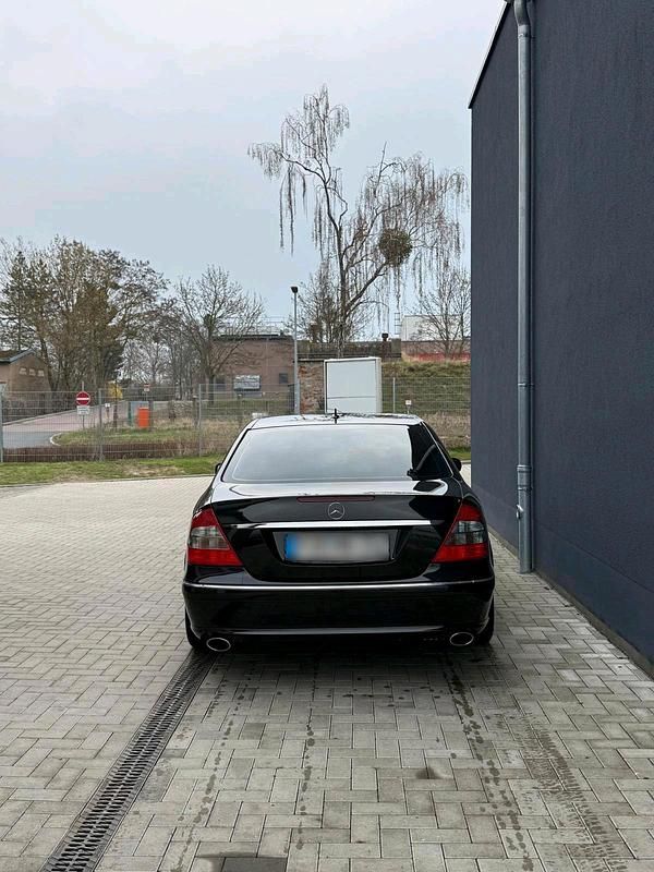 Gebraucht Mercedes E350 2008 Schwarz Limousine