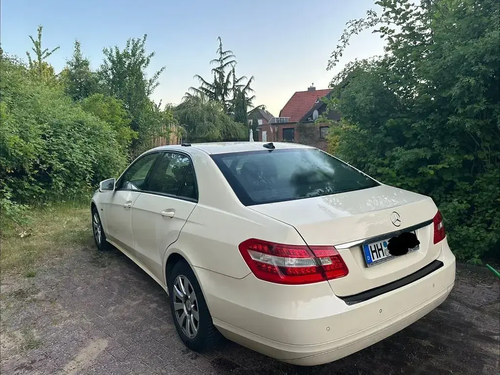 Gebraucht Mercedes E200 136 PS (100 kW) 2011 Beige Limousine