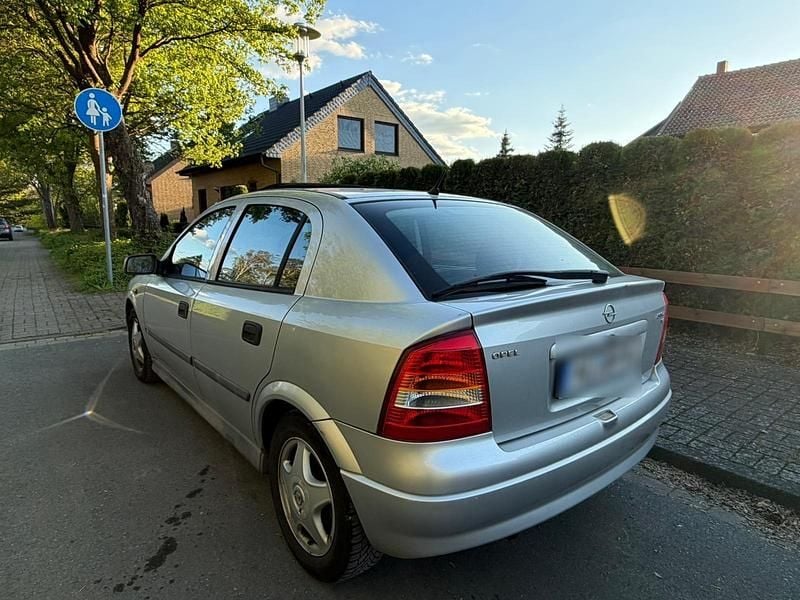 Second-hand Opel Astra 75 CP (55 kW) 1998 Berlinǎ