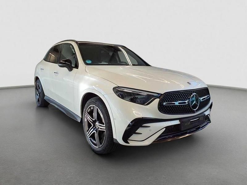 Gebraucht Mercedes GLC220 Night 197 PS (144 kW) 2024 Weiss manufaktur diamantweiß b SUV