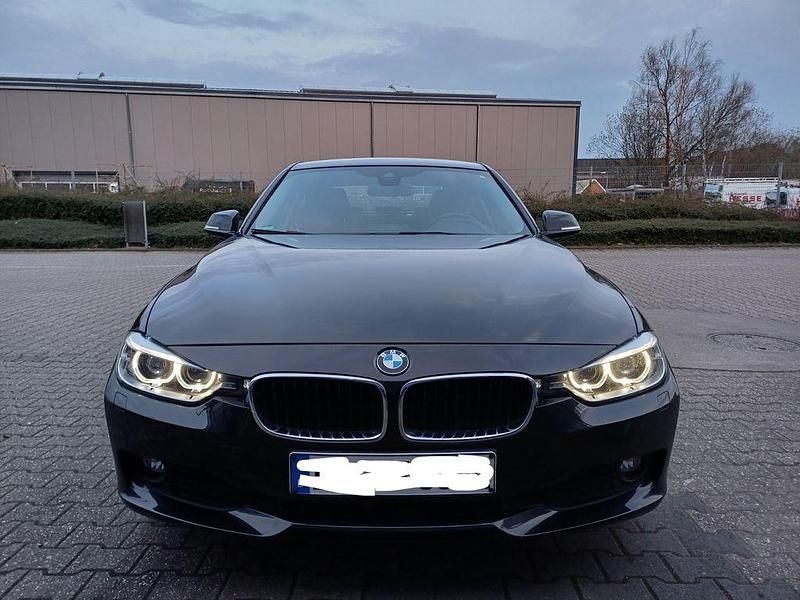 Schwarz Gebraucht 2012 BMW 318 Limousine | 11.490 € (Fairer Preis) - Bild 1/4