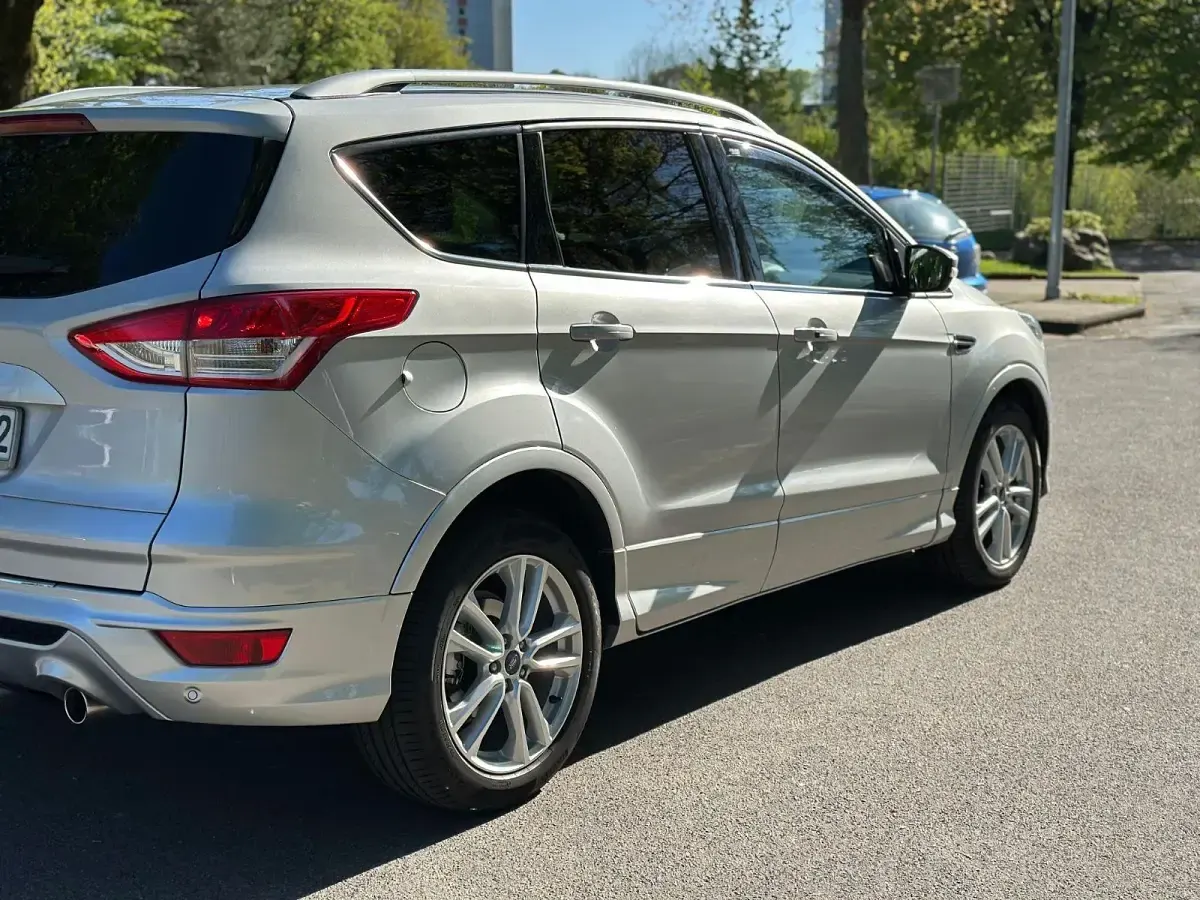 Gebraucht Ford Kuga Titanium 163 PS (119 kW) 2014 Silber SUV