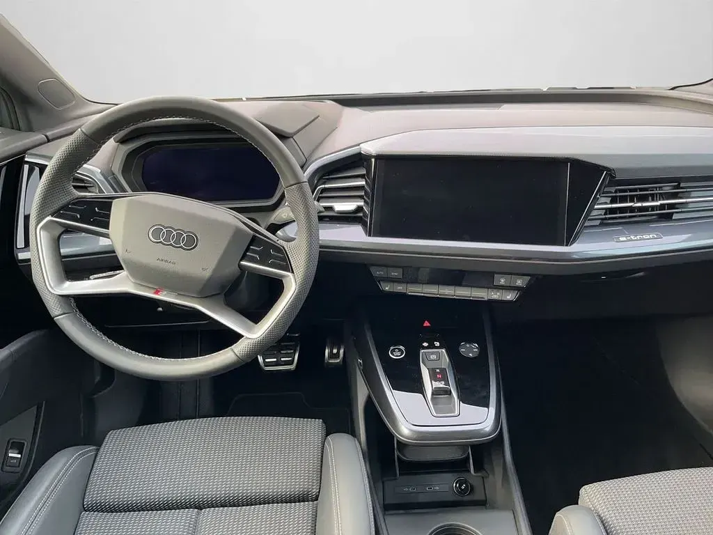 Second-hand Audi Q4 e-tron S-Line 250 kW (340 CP) 2025 Gri SUV