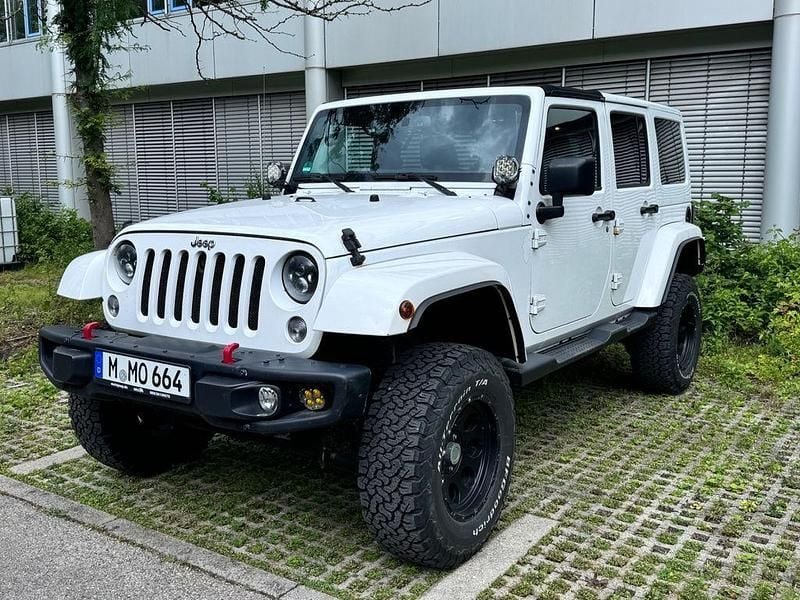 Weiß Gebraucht 2015 Jeep Wrangler Unlimited Sahara SUV | 22.880 € (Guter Preis) - Bild 1/4