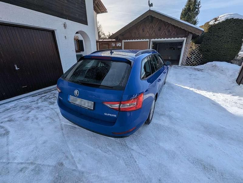 Gebraucht Skoda Superb Premium Edition 150 PS (110 kW) 2019 Blau Kombi