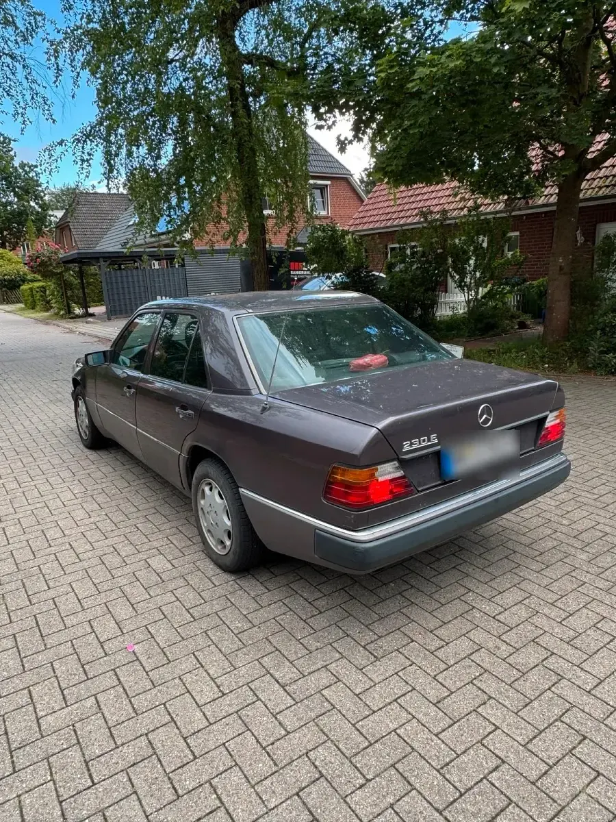 Gebraucht Mercedes E230 132 PS (97 kW) 1992 Braun Limousine