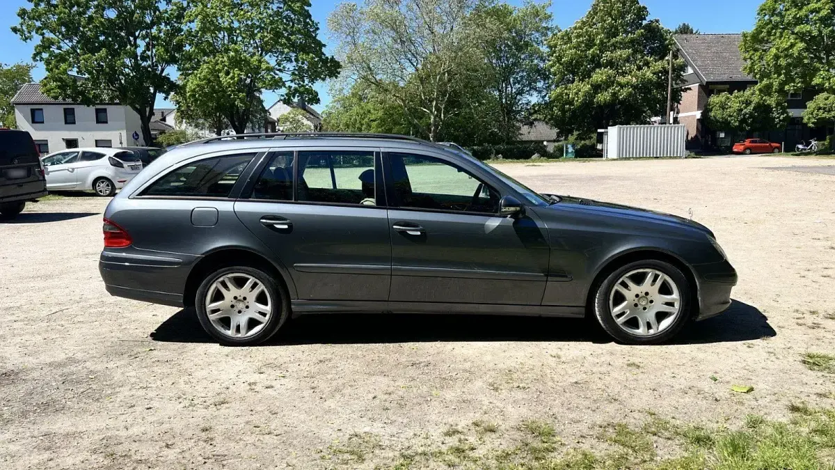 Gebraucht Mercedes E280 Classic 190 PS (139 kW) 2008 Grau Limousine