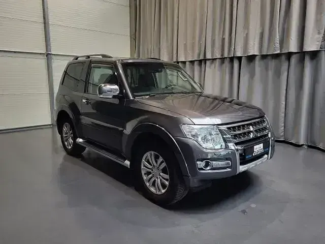 Gebraucht Mitsubishi Pajero Top 200 PS (147 kW) 2015 Mineralgrau (m) SUV