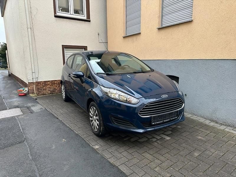 Gebraucht Ford Fiesta 75 PS (55 kW) 2014 Blau Kleinwagen