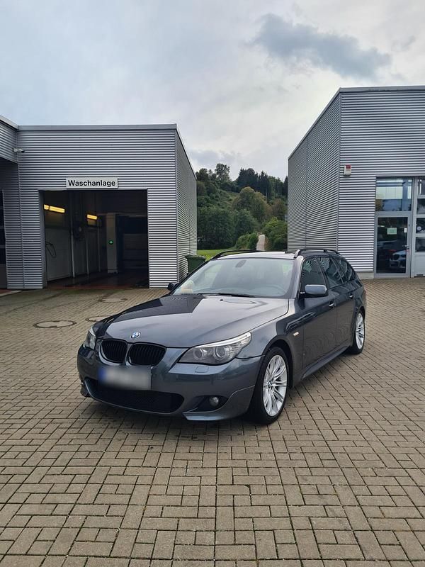 Gebraucht BMW 525 197 PS (144 kW) 2007 Grau Kombi