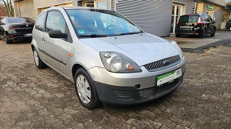 Gebraucht Ford Fiesta Ambiente 60 PS (44 kW) 2006 Polarsilber metallic Kleinwagen