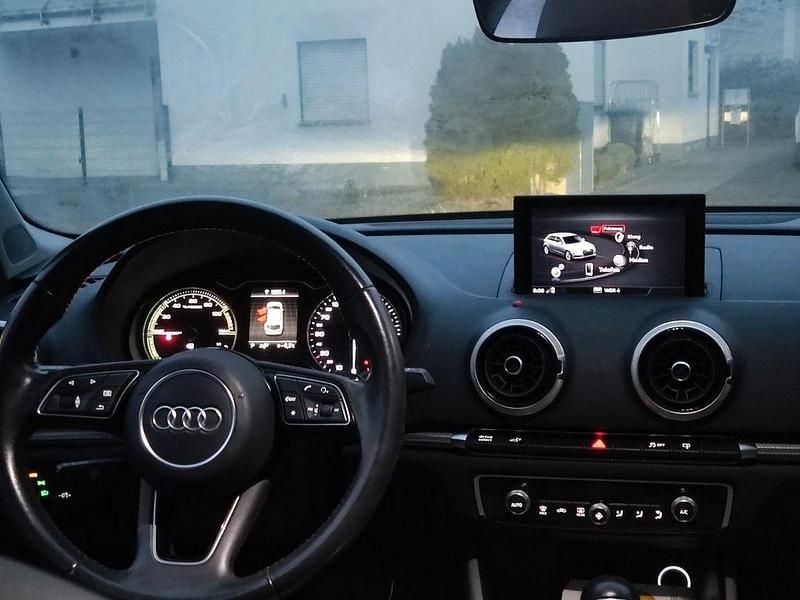 Second-hand Audi e-tron 150 CP (110 kW) 2017 Albastru SUV